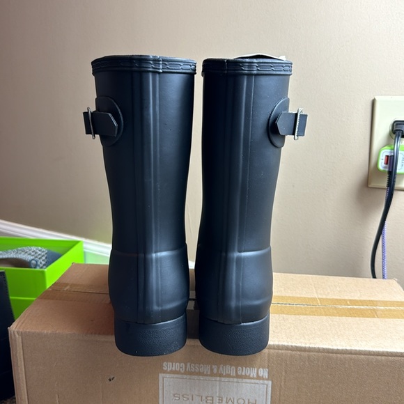 NWOT • HUNTER • 🖤♥️ • Women's Rain Boot, Black • Size US 5 🖤♥️ - Picture 4 of 11